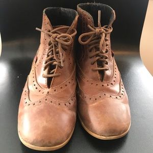 Leather lace up winged boots